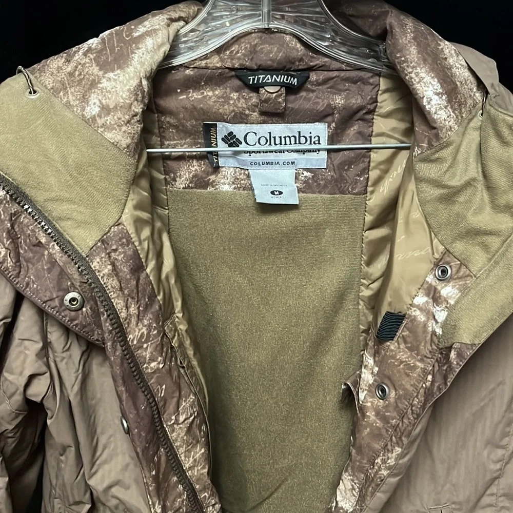 Columbia- Titanium jacket with hood
